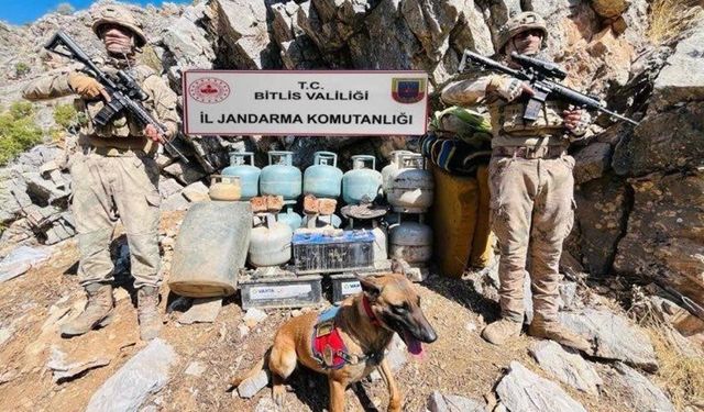 Bitlis'te terör operasyonu: Sığınakta yaşam malzemeleri ele geçirildi