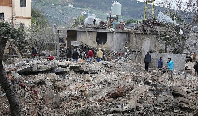 Siyonist İsrail Lübnan'a saldırdı: 7 kişi şehit oldu