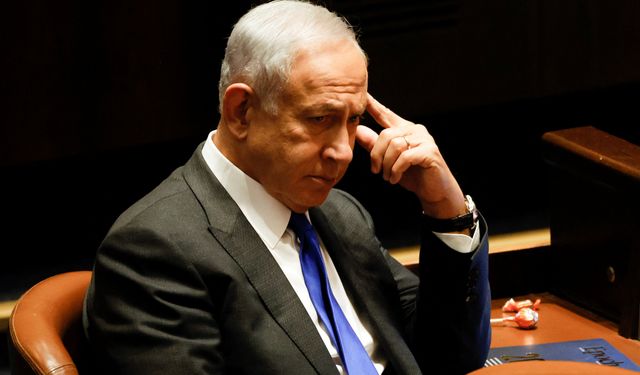 Eli kanlı katil Netanyahu İran'ı tehdit etti