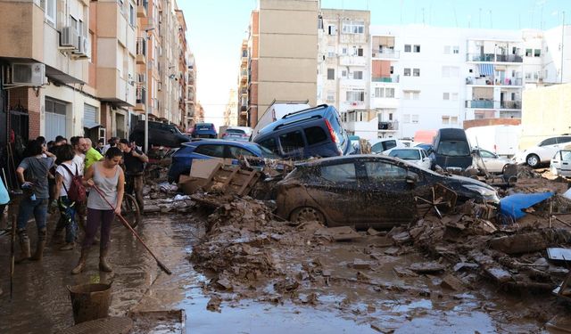 Sel, İspanya'yı yıktı geçti: Ölü sayısı 250'ye çıktı