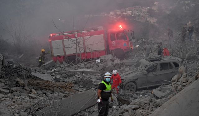 Katil İsrail yine ateşkesi ihlal etti: Sivil savunma ekiplerine saldırdı