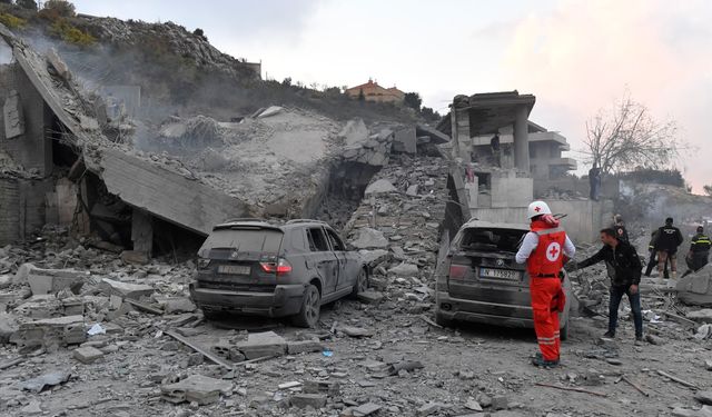 Katil İsrail Lübnan'a saldırdı: 11 şehit, 48 yaralı