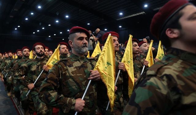 Hizbullah mücahitleri, Şeyh Naim Kasım'a biat yeniledi