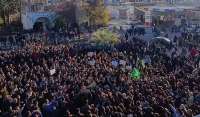 Suriye'de protestolar büyüdü: Lazkiye, Humus ve Tartus'ta halk sokaklara çıktı