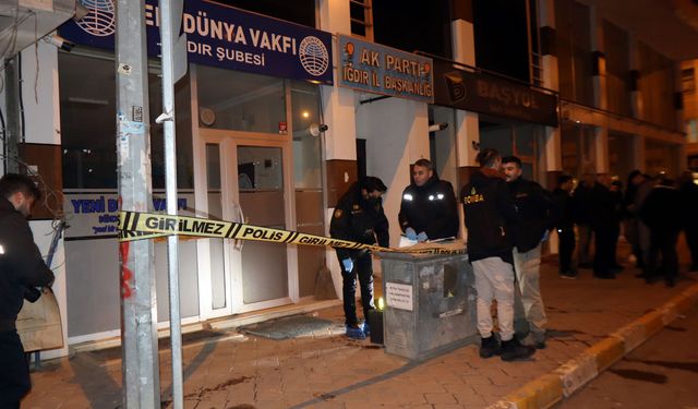 Iğdır'da AK Parti il binasına molotoflu saldırı