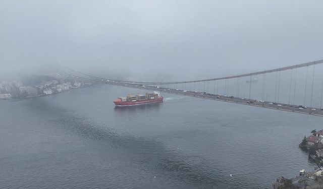 İstanbul Boğazı'nda gemi trafiği askıya alındı