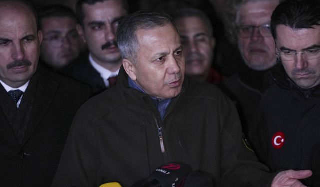 İçişleri Bakanı Yerlikaya: Enkazdaki 2 cana ulaşmak için yoğun gayret gösteriyoruz