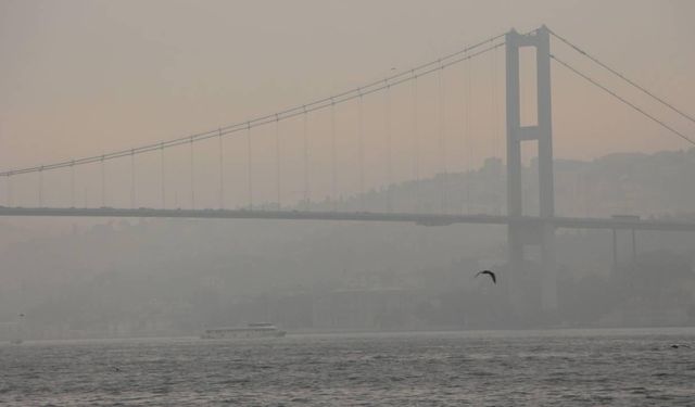 İstanbul Boğazı'nda gemi trafiği askıya alındı