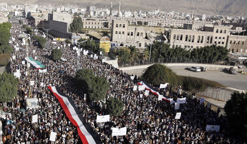 Yemenliler İsveç'teki Kur'an-ı Kerim provokasyonunu protesto etti