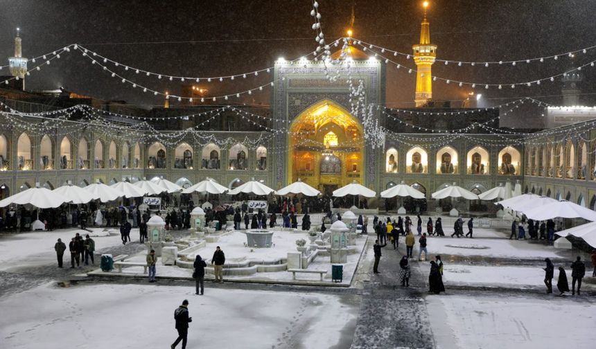 İmam Ali Rıza'nın (a.s) mübarek türbesi karla örtündü