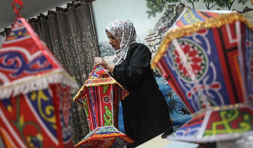 Gazze'de 'Ramazan fenerleri' evlere renk katıyor