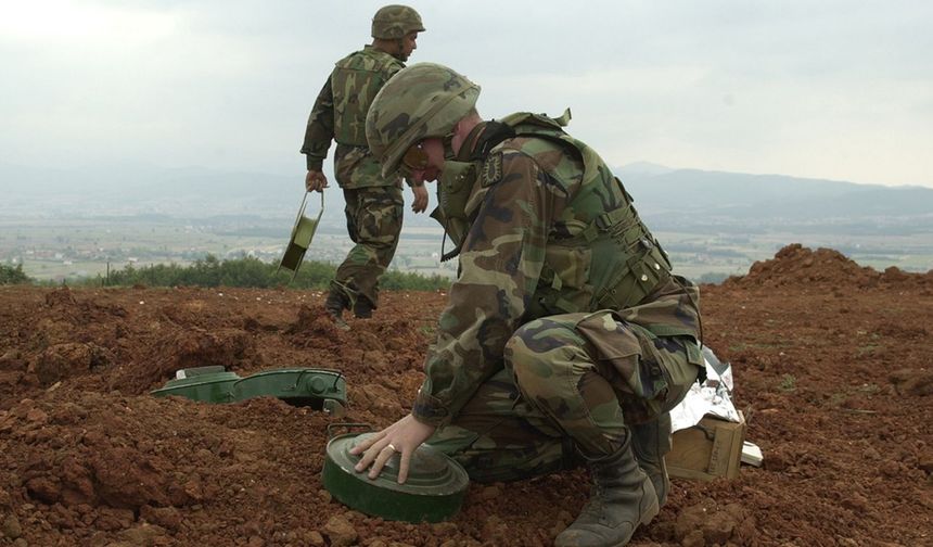 Karabağ'da mayın patlaması sonucu 2 Azerbaycan askeri şehit oldu