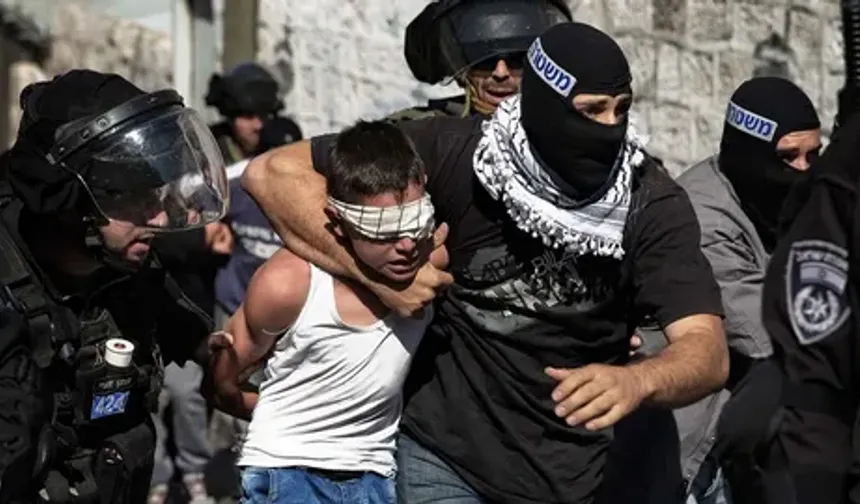 İşgalci İsrail, Batı Şeria'da biri çocuk 25 Filistinliyi esir aldı