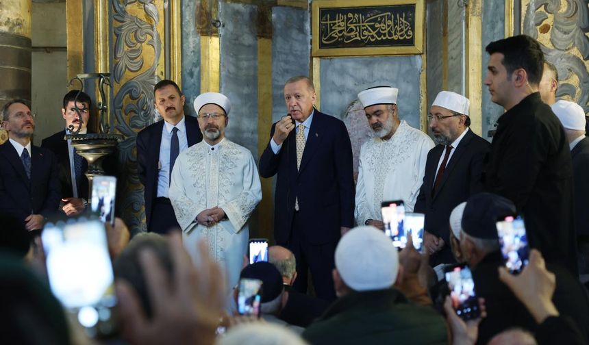 Cumhurbaşkanı Erdoğan, Ayasofya Camii'nde cemaate hitap etti