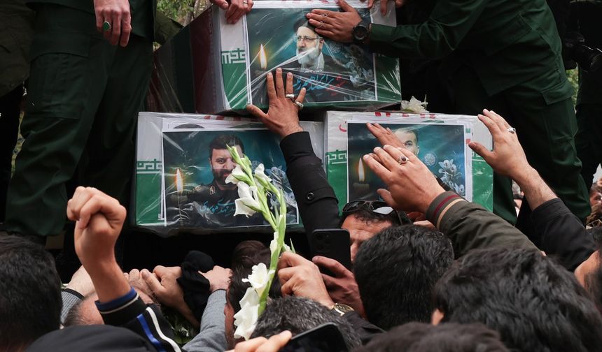 İbrahim Reisi'nin cenaze törenine yoğun katılım