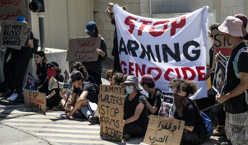 Siyonistlerden savaş karşıtı protestoculara sert müdahale