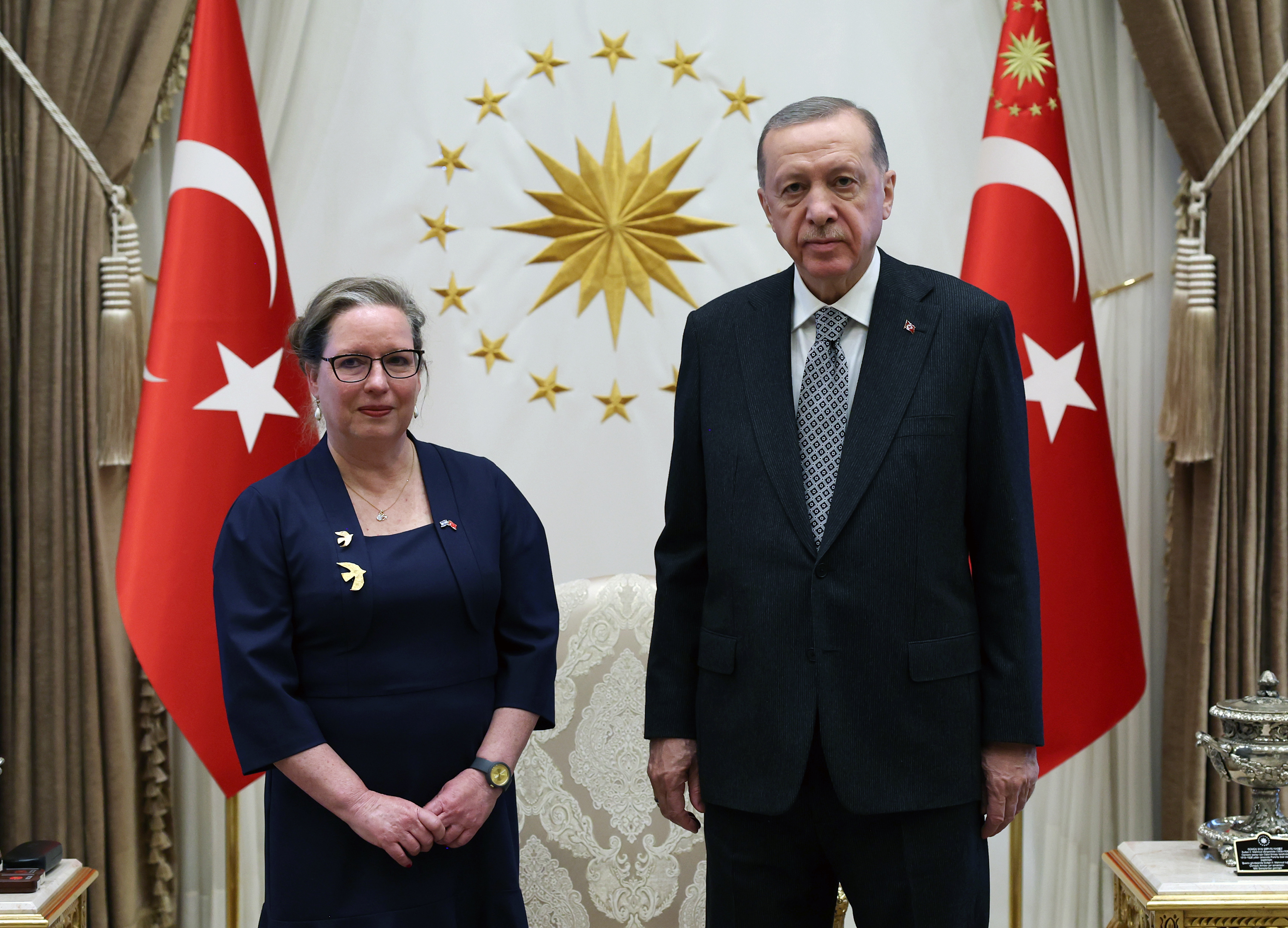 Cumhurbaşkanı Erdoğan, işgal rejimi İsrail'in Ankara Büyükelçisi Irit Lillian'ı kabul etti. Kabulde, Siyonist Büyükelçi Lillian, Erdoğan'a güven mektubu sundu.