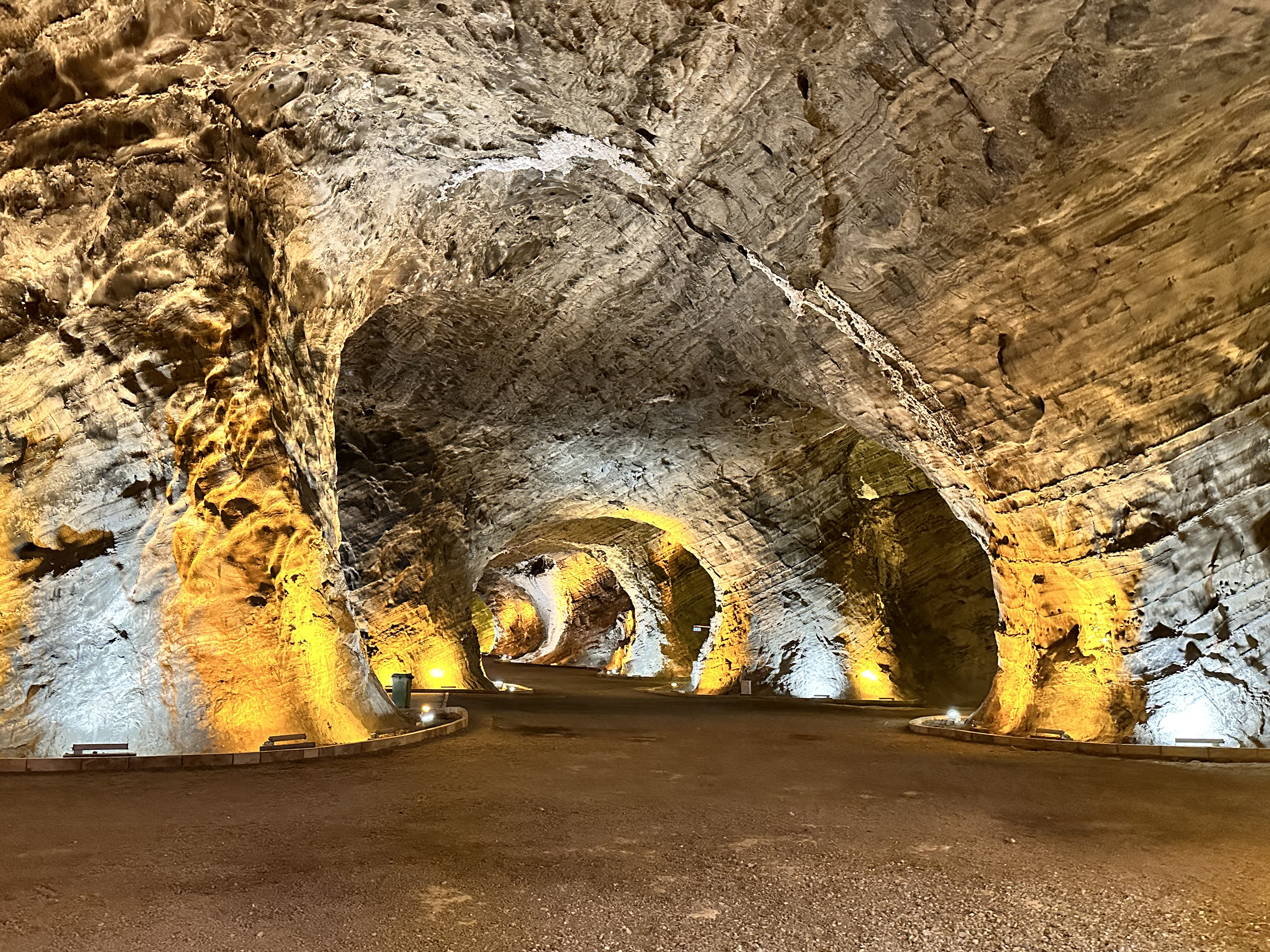 Iğdır'ın tuz mağaralarının eşsiz güzelliği görüntülendi