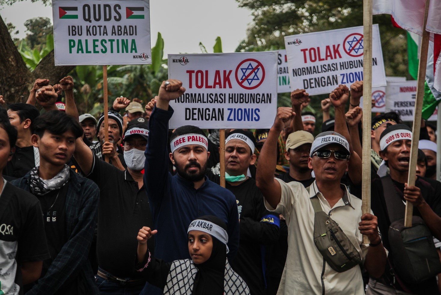 Endonezya'nın Doğu Cava bölgesinin başkentid Surabaya'da "Dünya Kudüs Günü" dolayısıyla yürüyüş düzenlendi. Yürüyüşe katılanlar, ABD ve İsrail aleyhine sloganlar attı.
