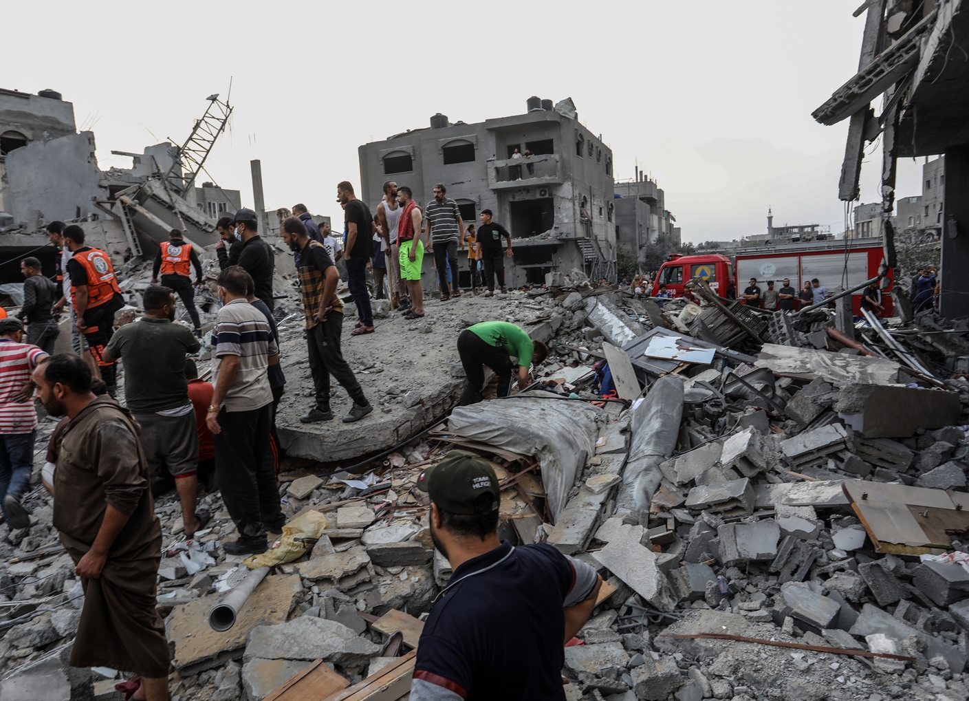 Katil İsrail'in Gazze'ye yönelik saldırıları 17'nci gününde devam ediyor