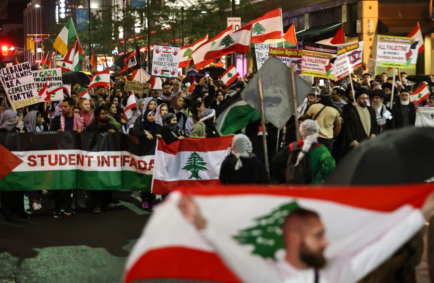 İşgalci İsrail'in Gazze ve Lübnan'a yönelik saldırıları birçok yerde protesto edildi